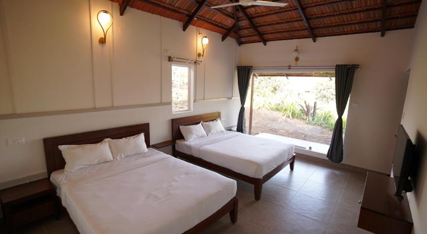 Image of Queen Suite with Two Queen Beds 1