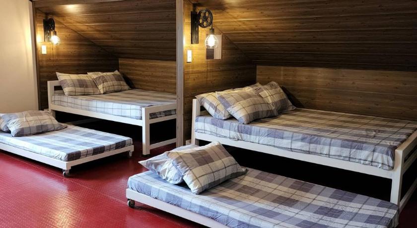 Foggy Cabin w/ Billiards — Hotel in Baguio