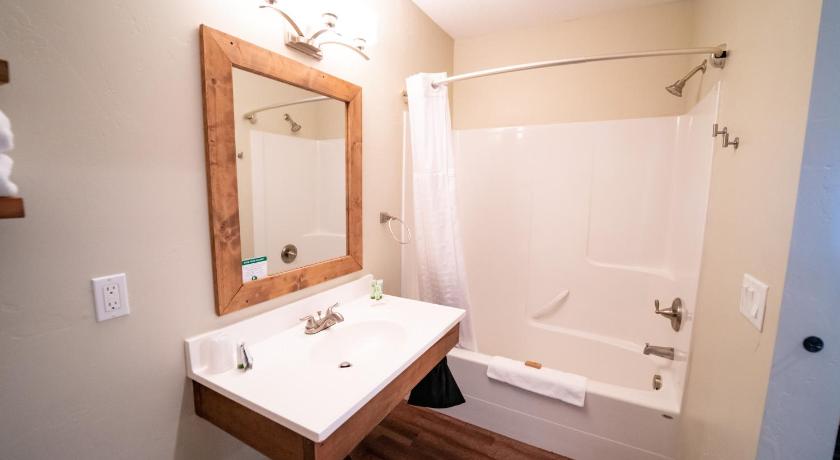Evergreen Motel photo