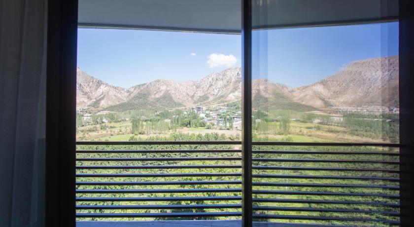 Image of Twin Room with Mountain View 6
