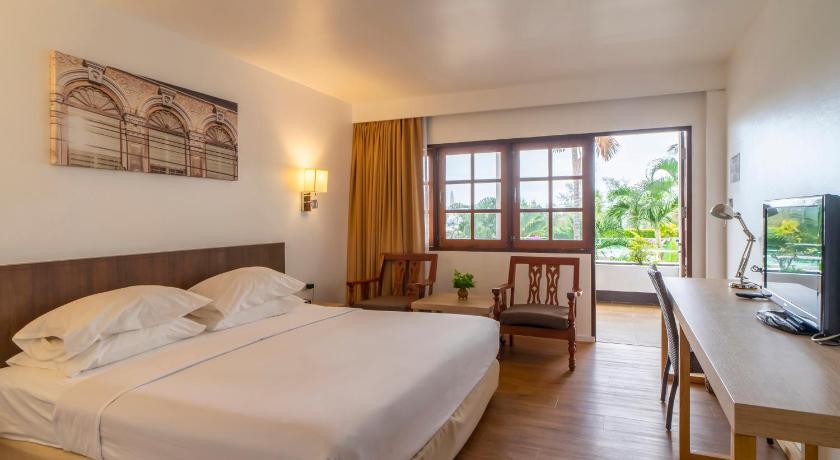 1 King Bed, Nonsmoking, Partial Ocean View, Superior Room fotója 0