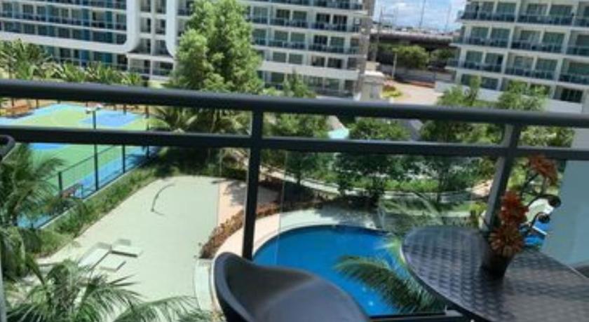 AZURE C4 BEACHPOOL balcony wifi MULTIPLE UNITS photo