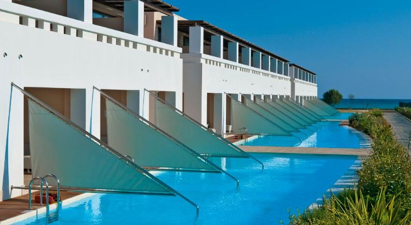 Image of Superior Deluxe Sharing Pool 8