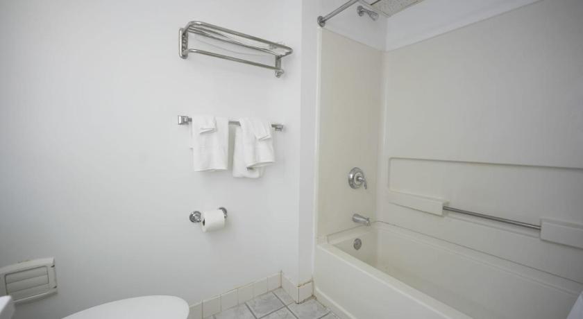 Greenwoods inn & Suites photo