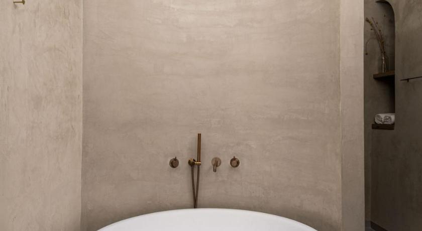 Image of Melisende Oasis 6 (shared pool) 2