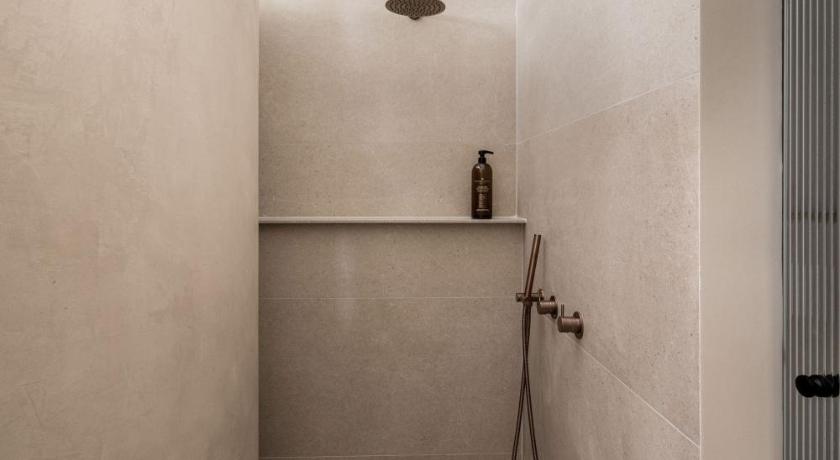 Image of Melisende Oasis 6 (shared pool) 14