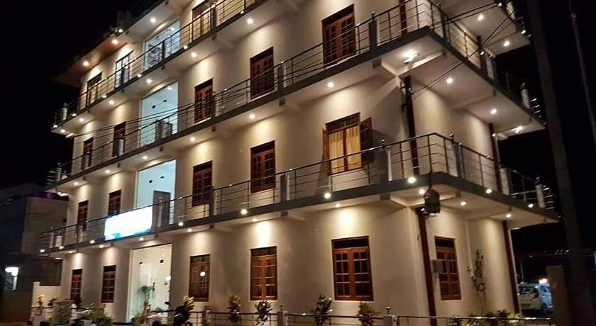 Everest Hotel — Hotel in Trincomalee