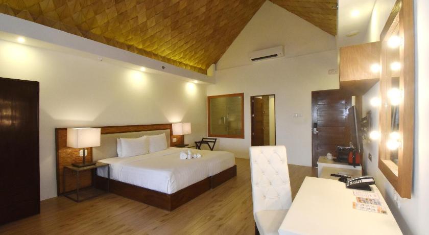 Image of Honeymoon Suite 7
