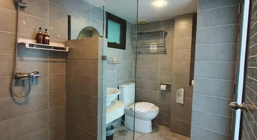 Image of Deluxe Triple 2