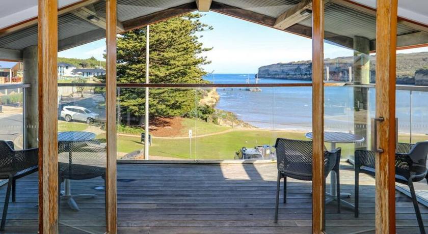 12 Rocks Beach View Loft Central Port Campbell — Hotel in Great Ocean Road - Port Campbell