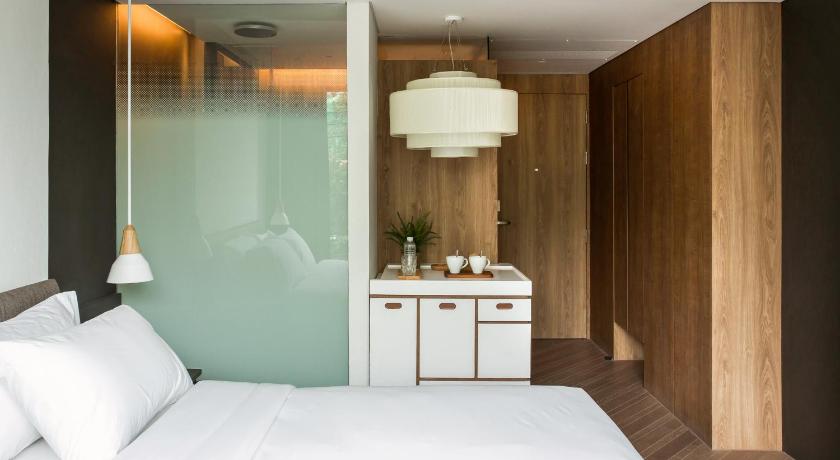 Image of Deluxe Room King or Twin 3