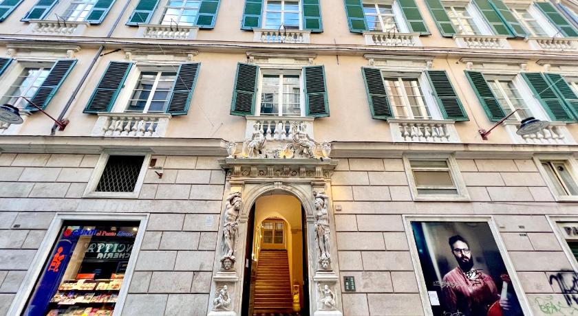 The Seven Residence — Hotel in Genoa