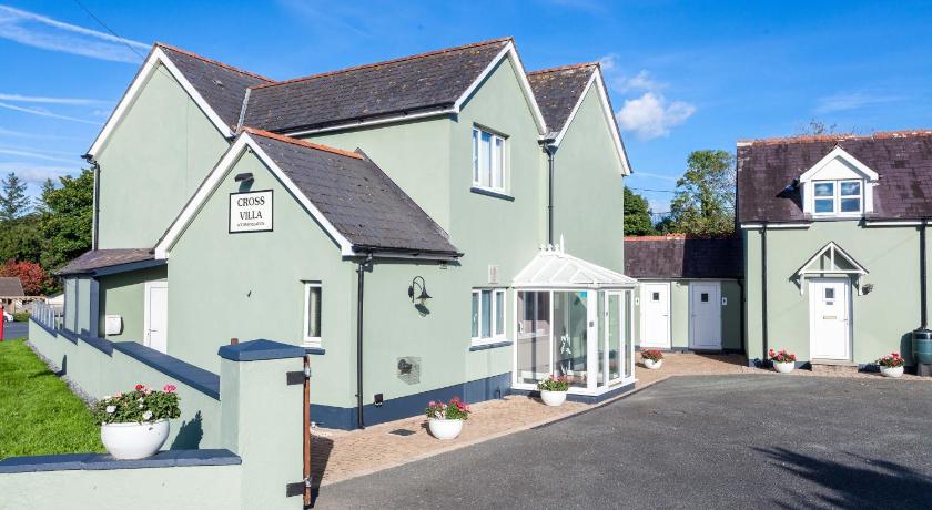 Cross Villa Accommodation — Hotel in Narberth