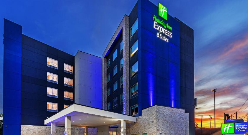 Holiday Inn Express And Suites Houston - N Downtown photo