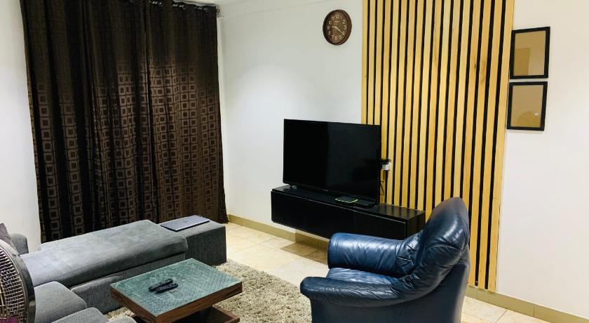 Eighty8 Properties two bedroom apartment — Hotel in Accra