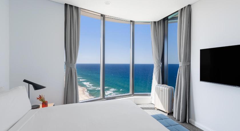 Image of 3 Bedroom Ocean Suite 6