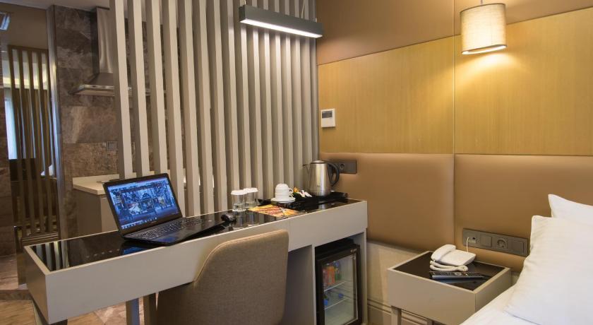 GK Regency Suites Hotel - image 8