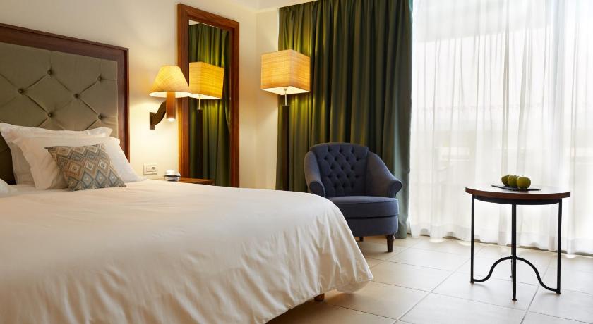 Image of Superior Double or Twin Room with Sea View 3