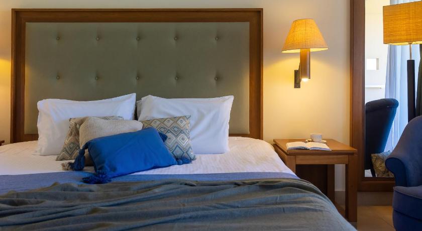 Image of Superior Double or Twin Room with Sea View 5