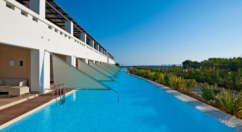Image of Superior Deluxe Sharing Pool 3