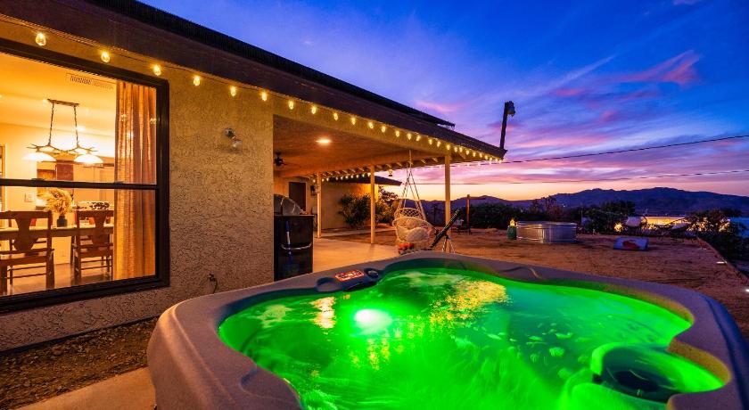 The Stargaze in Joshua Tree - Pool, Hot Tub, Views — Hotel in Joshua Tree (CA)