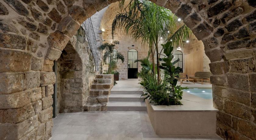 Image of Melisende Oasis 6 (shared pool) 4