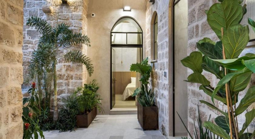Image of Melisende Oasis 6 (shared pool) 11