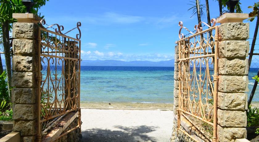 Private beachfront 2 bedroom house with ocean view and direct reef access photo