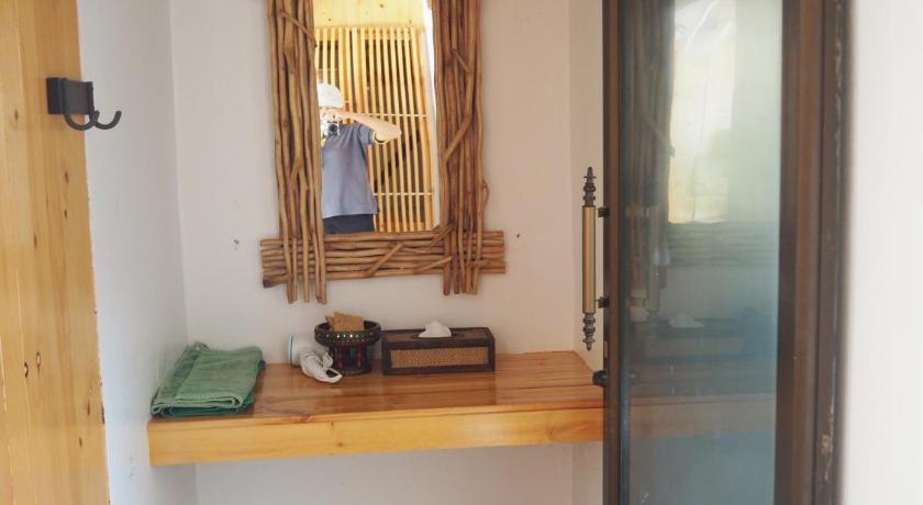 Image of Thai Twin Room with Partial Sea View 6