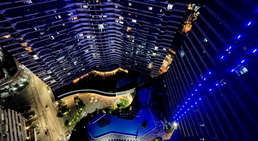Netflix all day in Lovely 1BR with Balcony Condo AIR Residences — Hotel in Manila