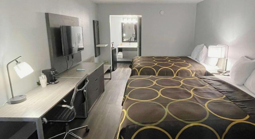 Super 8 by Wyndham Pigeon Forge Downtown photo
