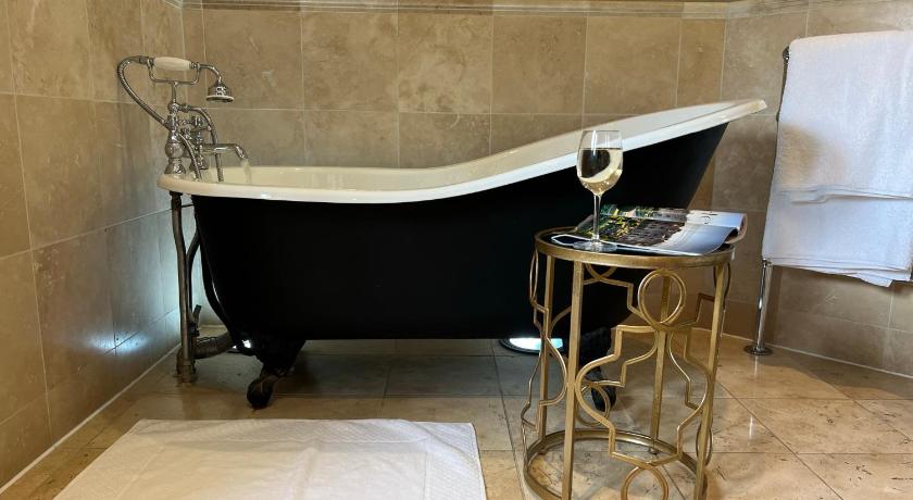Image of Luxury Super King Room 8