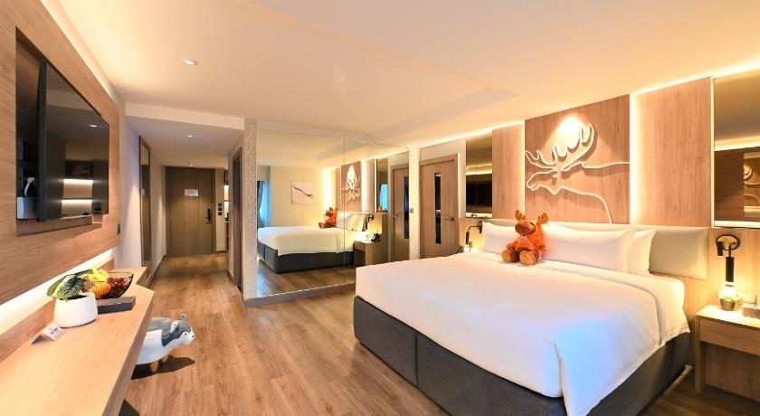 Image of Luxury Executive Suite 7