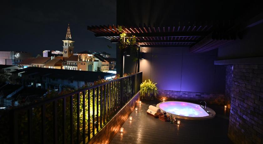 Image of Luxury Executive Suite 17