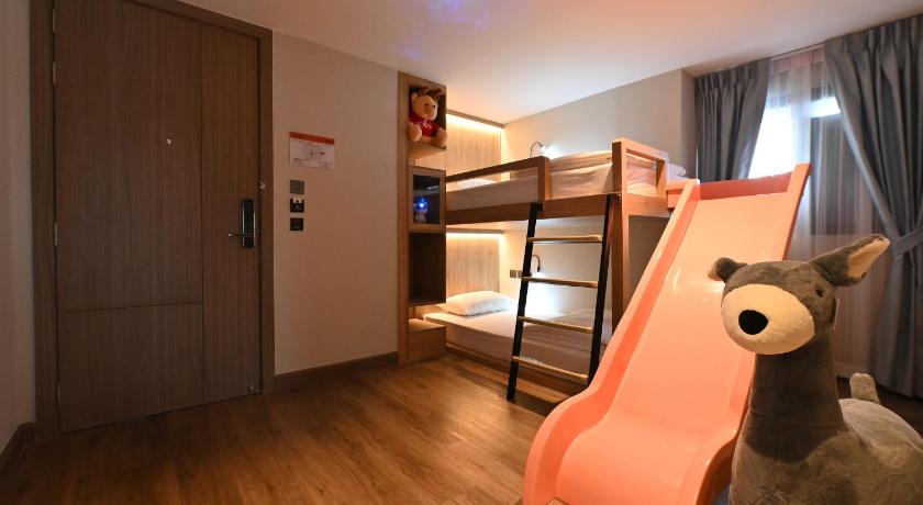 Image of Family Suite with Outdoor Jacuzzi 13