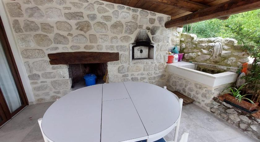 カラマニコ・テルメ Villa Rico Masseria nel Parco 4つ星 ゲストハウス レストラン