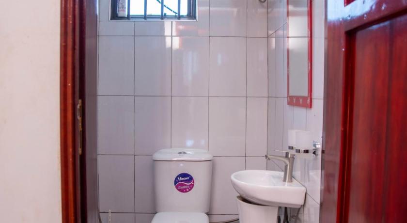 Yobo's Complex Guest House photo