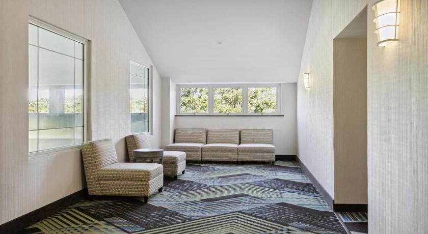 Holiday Inn Express Williamsburg North photo