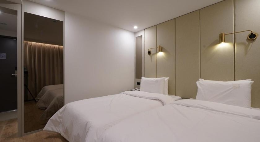 Image of Deluxe Room 6