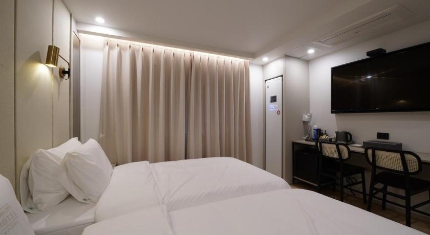 Image of Deluxe Room 11