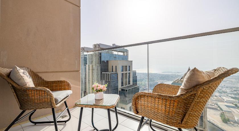 Spacious 3BDR Apartment and maid room with Burj Khalifa View photo