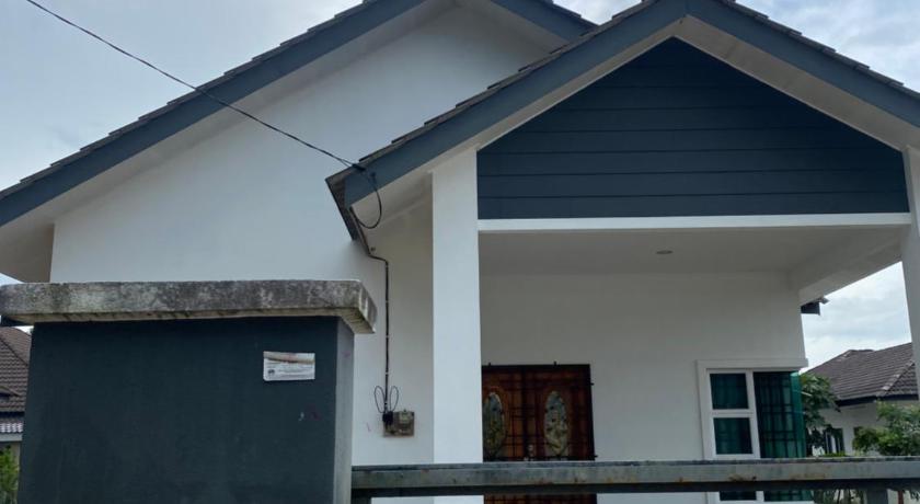 タナ・メラ LADIYA HOMESTAY ISLAMIC MACHANG 2つ星 ゲストハウス 客室