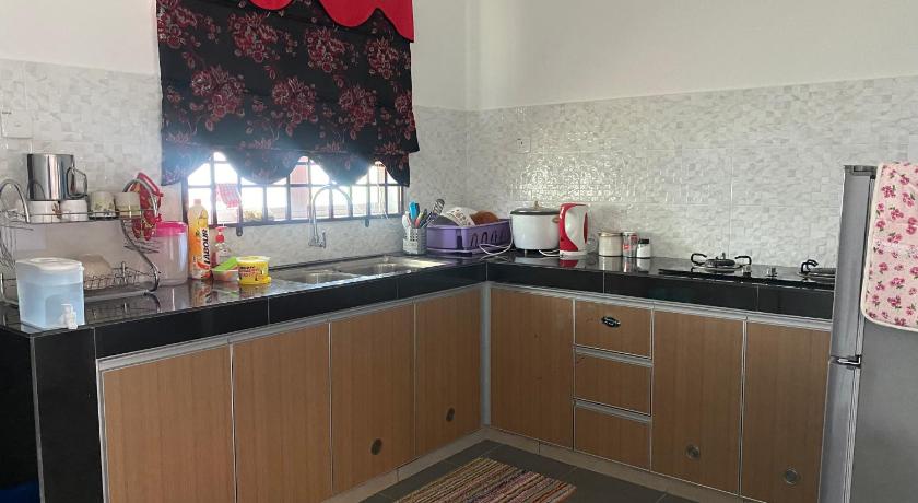 タナ・メラ LADIYA HOMESTAY ISLAMIC MACHANG 2つ星 ゲストハウス プール