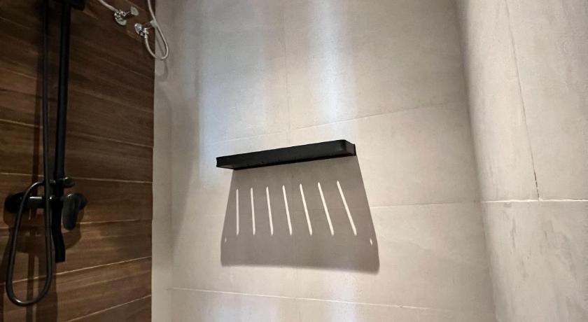 Image of Deluxe Twin 9