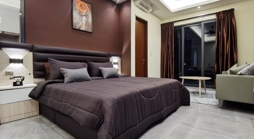 Image of Studio Room King 11