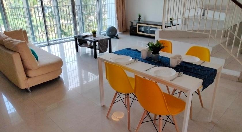 Cyberia Crescent - 3 bedroom 8 Pax photo