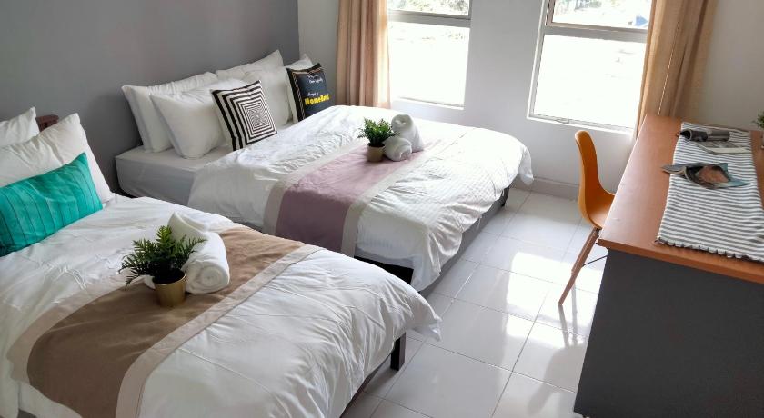Cyberia Crescent - 3 bedroom 8 Pax photo