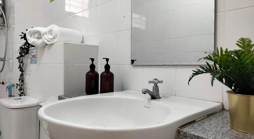 Cyberia Crescent - 3 bedroom 8 Pax photo