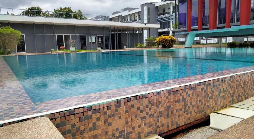 Cyberia Crescent - 3 bedroom 8 Pax photo