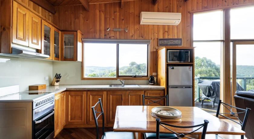 a kitchen with a stove a refrigerator and a microwave, Great Ocean Road Accommodation at The Boomerangs in Great Ocean Road - Johanna